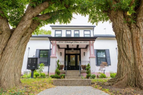 The Deco - Charming & Quiet Newly Renovated and Furnished Cosy APT Burlington Core